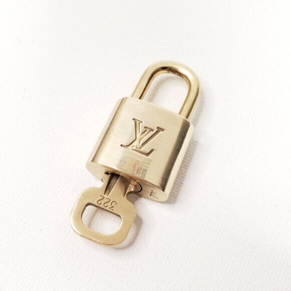 Louis Vuitton Authentic Gold Padlock with Key Shiny - Picture 2 of 12